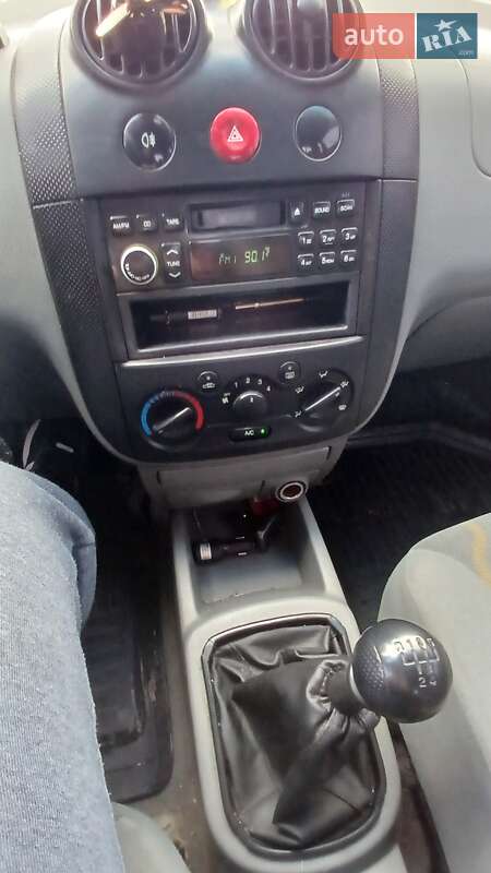 Седан Chevrolet Aveo 2005 в Дніпрі