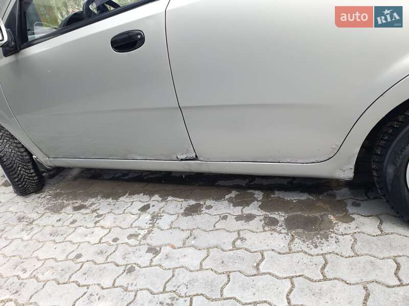 Седан Chevrolet Aveo 2004 в Львове