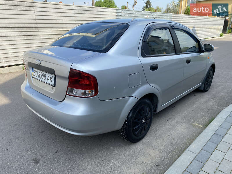 Седан Chevrolet Aveo 2005 в Ровно