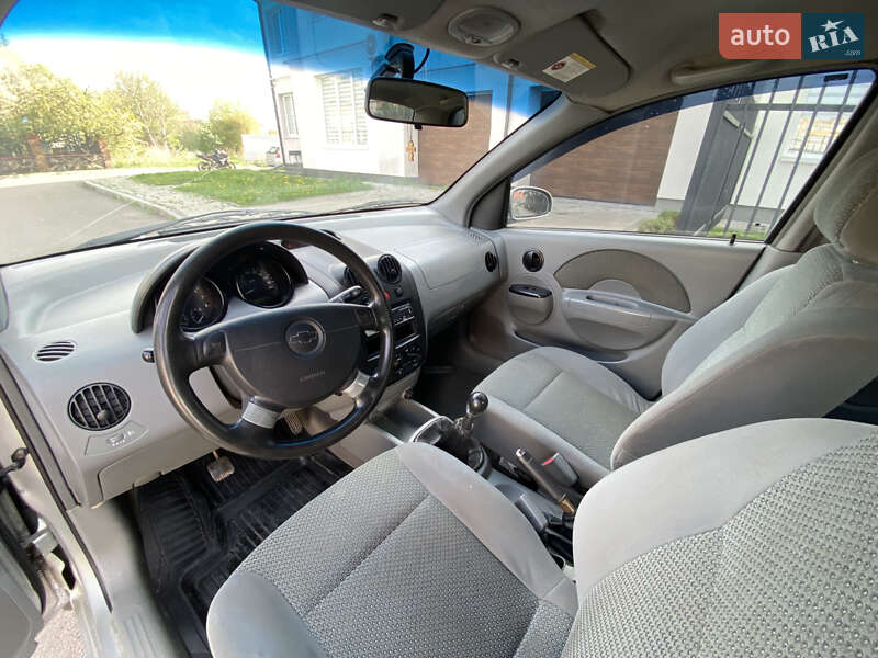 Седан Chevrolet Aveo 2005 в Ровно