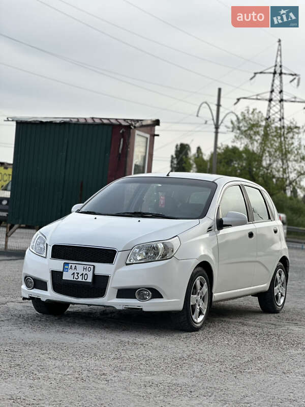 Хетчбек Chevrolet Aveo 2008 в 