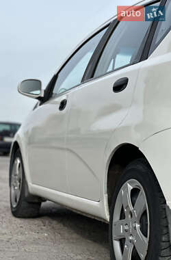 Хетчбек Chevrolet Aveo 2008 в 