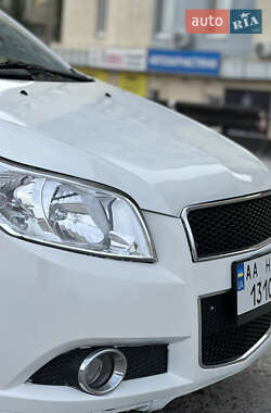 Хетчбек Chevrolet Aveo 2008 в 