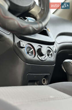 Хетчбек Chevrolet Aveo 2008 в 