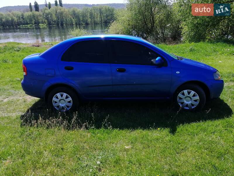 Седан Chevrolet Aveo 2006 в Києві