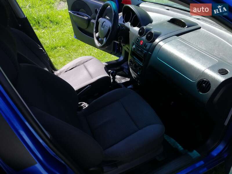 Седан Chevrolet Aveo 2006 в Києві