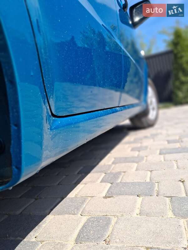 Седан Chevrolet Aveo 2009 в Чернівцях