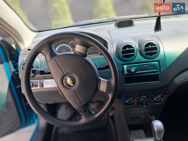 Седан Chevrolet Aveo 2009 в Чернівцях