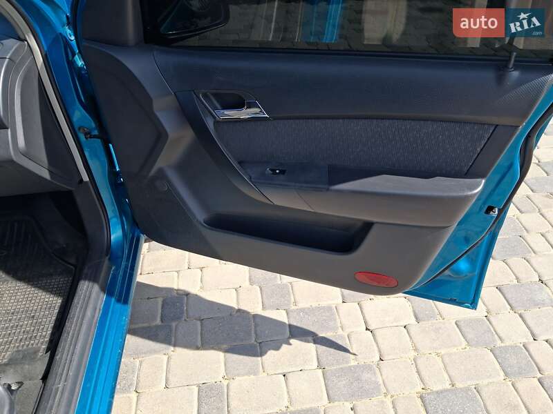 Седан Chevrolet Aveo 2009 в Чернівцях