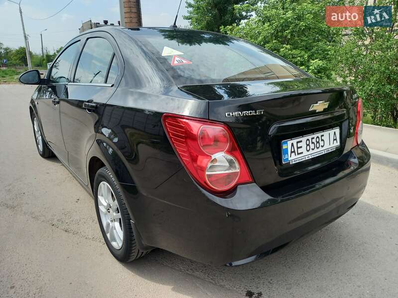 Седан Chevrolet Aveo 2012 в Кривом Роге