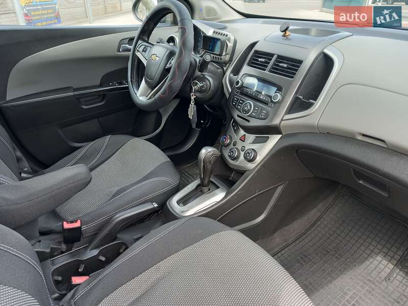 Седан Chevrolet Aveo 2012 в Кривом Роге