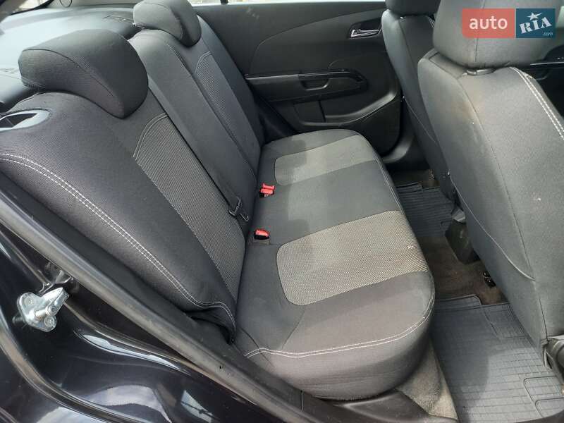 Седан Chevrolet Aveo 2012 в Кривом Роге