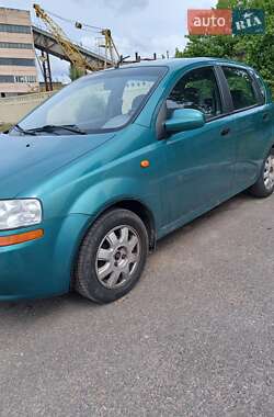 Хэтчбек Chevrolet Aveo 2005 в 