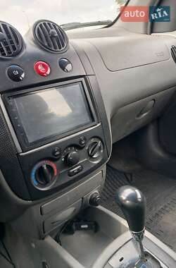 Хэтчбек Chevrolet Aveo 2005 в 