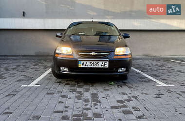 Хэтчбек Chevrolet Aveo 2005 в 