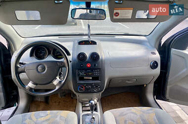 Хэтчбек Chevrolet Aveo 2005 в 