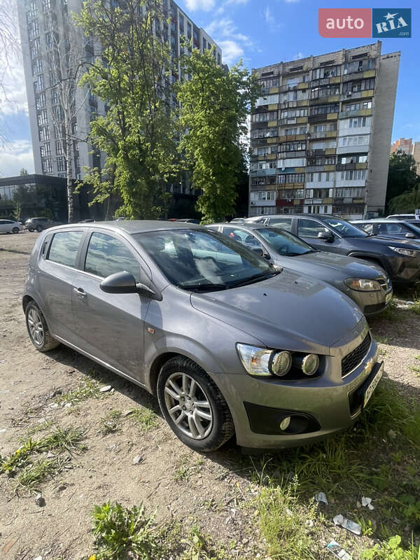 Хетчбек Chevrolet Aveo 2012 в 