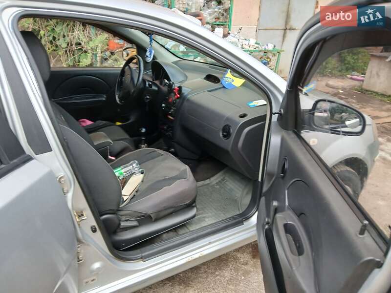 Седан Chevrolet Aveo 2005 в Львове