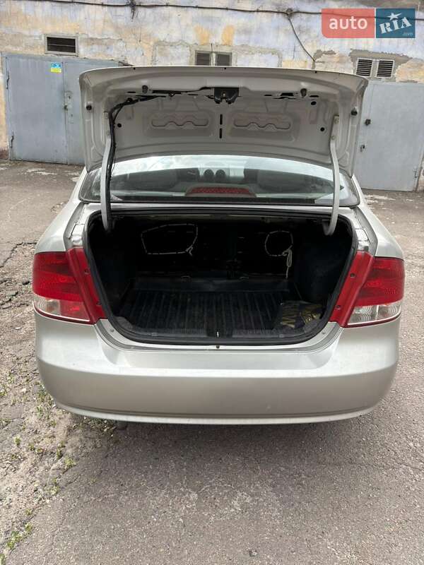 Седан Chevrolet Aveo 2005 в Кам'янському