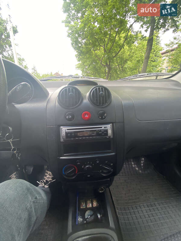 Хэтчбек Chevrolet Aveo 2006 в Днепре