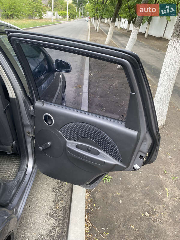 Хэтчбек Chevrolet Aveo 2006 в Днепре