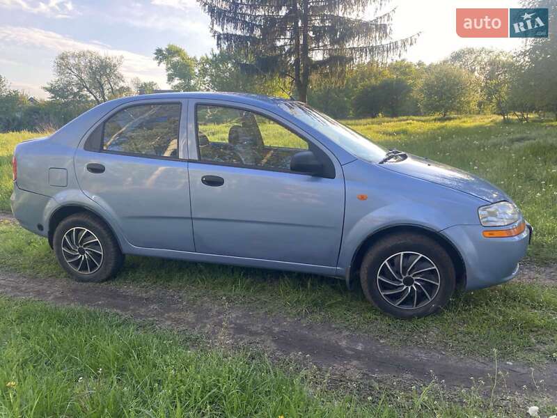 Седан Chevrolet Aveo 2004 в Миргороде