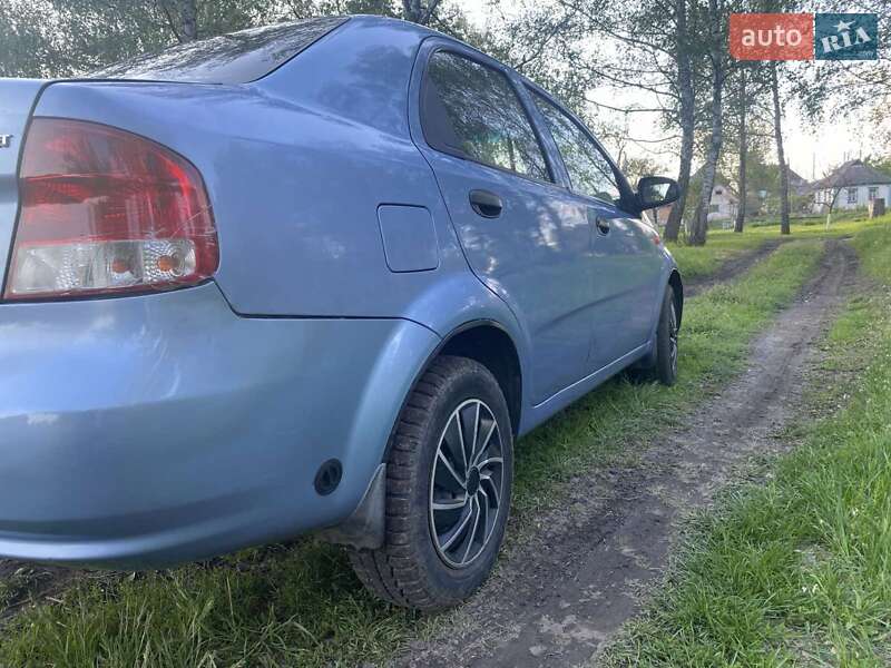 Седан Chevrolet Aveo 2004 в Миргороде