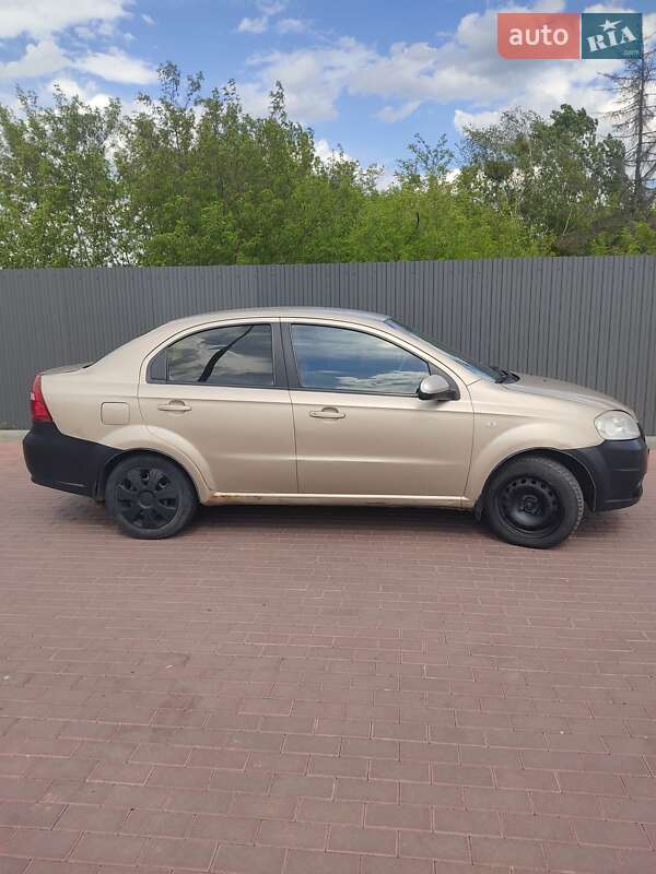 Седан Chevrolet Aveo 2008 в Сарнах