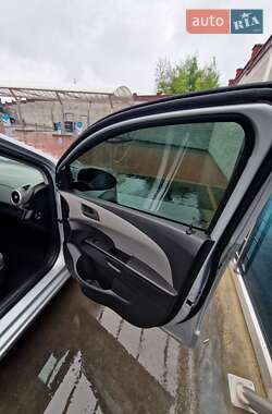 Хэтчбек Chevrolet Aveo 2012 в 
