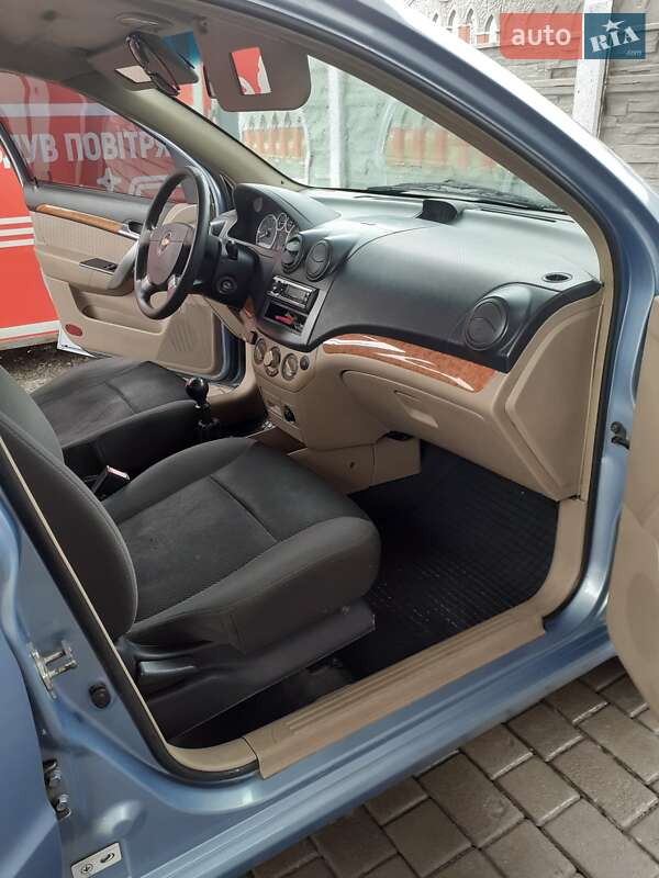 Седан Chevrolet Aveo 2008 в Олевську