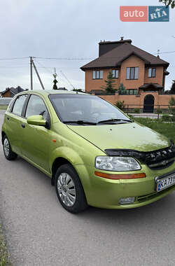Хэтчбек Chevrolet Aveo 2005 в 