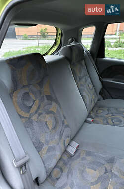 Хэтчбек Chevrolet Aveo 2005 в 