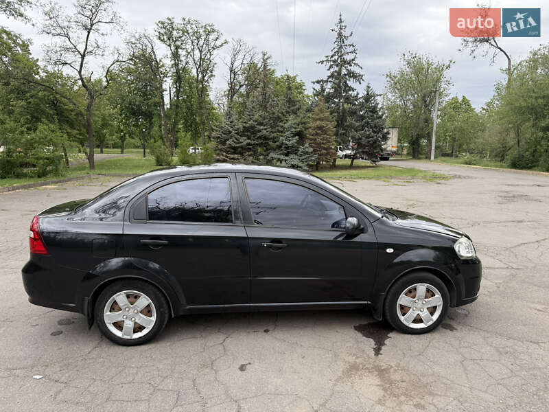 Седан Chevrolet Aveo 2011 в Кривом Роге