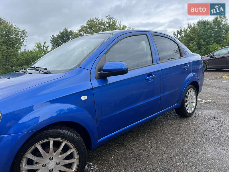 Седан Chevrolet Aveo 2006 в Львове