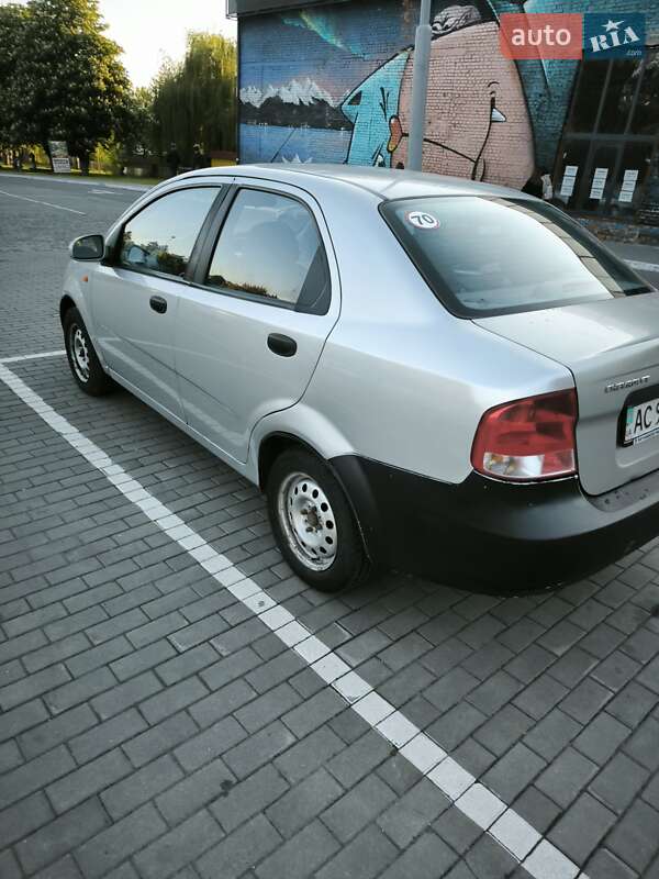 Седан Chevrolet Aveo 2005 в Луцке