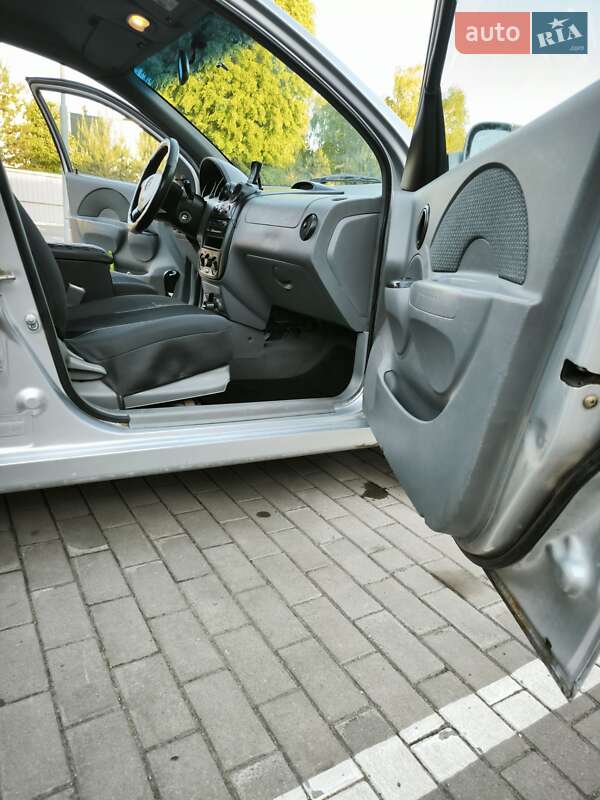 Седан Chevrolet Aveo 2005 в Луцке