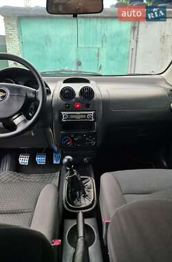 Хэтчбек Chevrolet Aveo 2007 в 