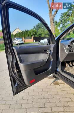Хэтчбек Chevrolet Aveo 2011 в 