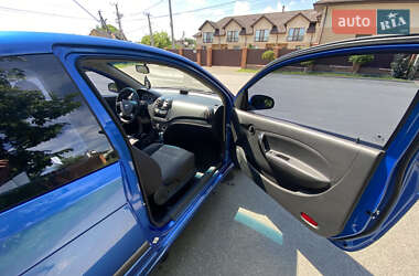 Хетчбек Chevrolet Aveo 2008 в 