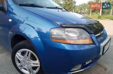 Хэтчбек Chevrolet Aveo 2005 в 
