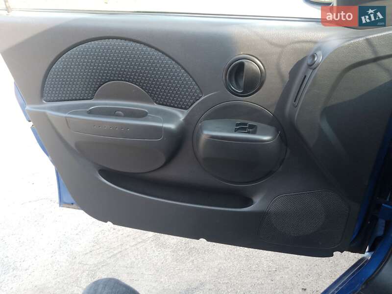 Хетчбек Chevrolet Aveo 2005 в Вознесенську