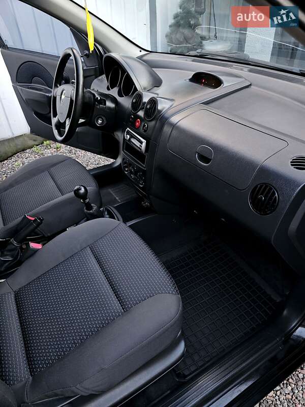 Хэтчбек Chevrolet Aveo 2006 в Харькове