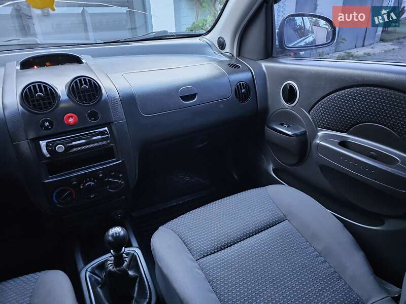 Хэтчбек Chevrolet Aveo 2006 в Харькове