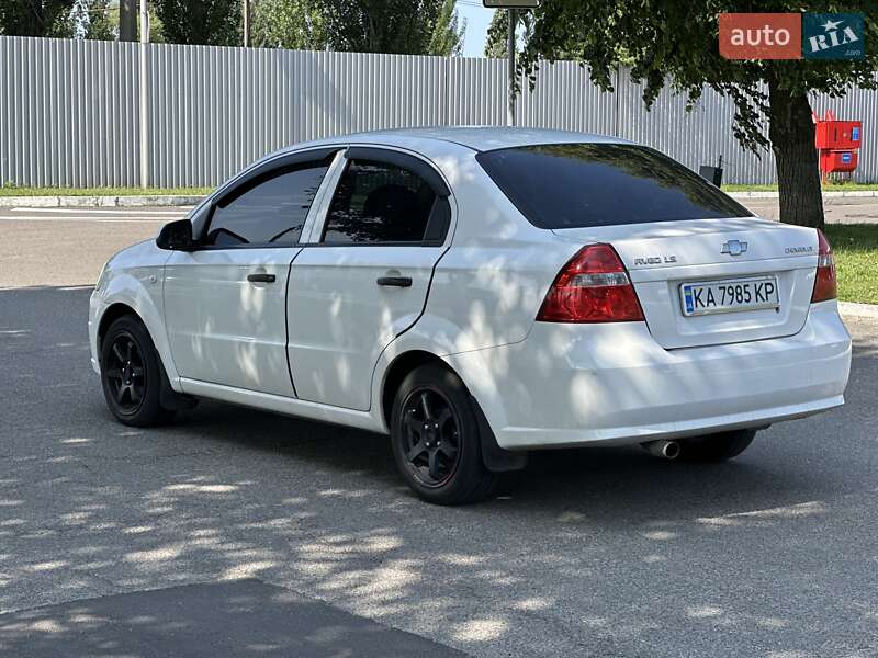 Седан Chevrolet Aveo 2007 в Киеве