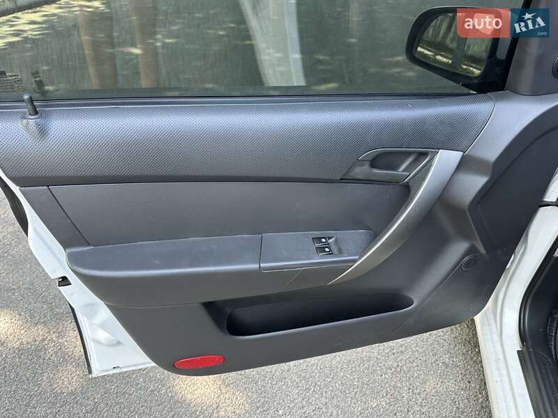 Седан Chevrolet Aveo 2007 в Киеве