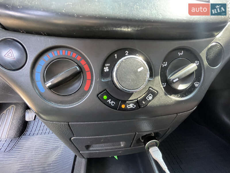 Седан Chevrolet Aveo 2006 в Черновцах