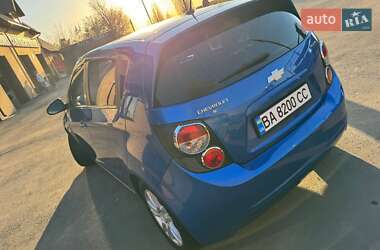 Хэтчбек Chevrolet Aveo 2012 в 
