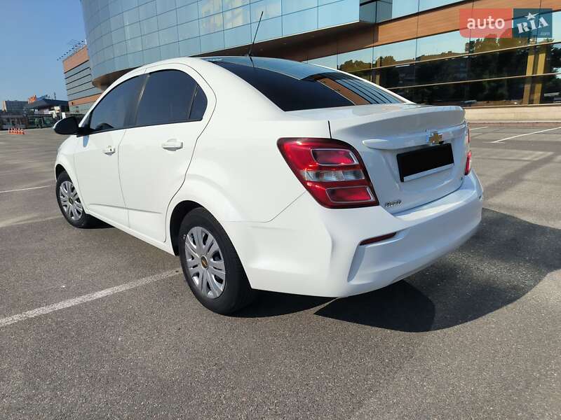 Седан Chevrolet Aveo 2018 в Киеве