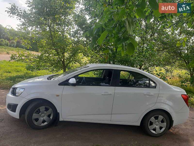 Седан Chevrolet Aveo 2013 в Новоукраїнці