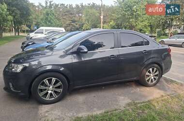 Седан Chevrolet Aveo 2017 в Киеве